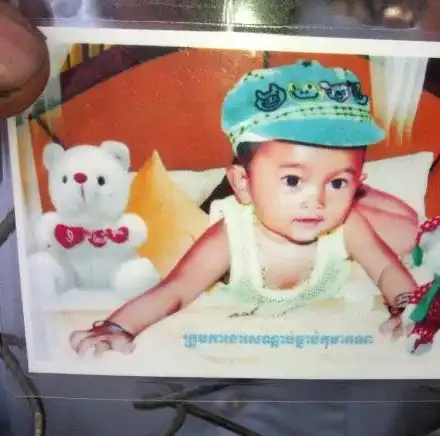 2-годишно дете цери с благословия