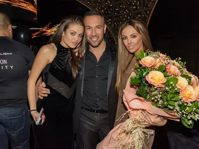 ШИК! Снимки без ФОТОШОП от рождения ден на Николета! (Азис и Карбовски аут от партито?)