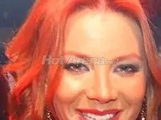 Виенски хирург окепази Емилия? Певицата се сбръчка! (Сложи и нови гърди + СНИМКИ)