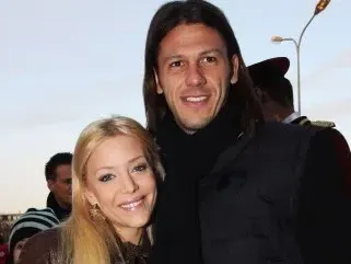 СКАНДАЛ! Николета купува вота за най-красива футболна съпруга? Виж с кого се мери! (СНИМКИ)