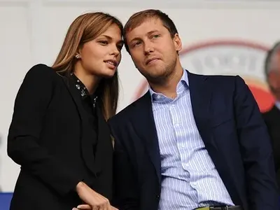 СКАНДАЛ! Николета купува вота за най-красива футболна съпруга? Виж с кого се мери! (СНИМКИ)