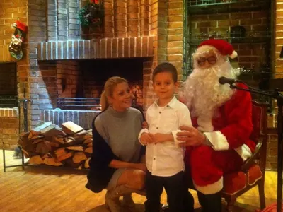 За тях няма криза! Вижте как родните звезди посрещнаха Коледа (ПРИКЗНИ СНИМКИ)