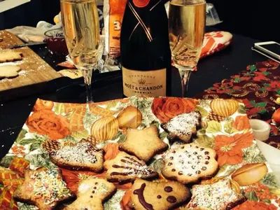 За тях няма криза! Вижте как родните звезди посрещнаха Коледа (ПРИКЗНИ СНИМКИ)