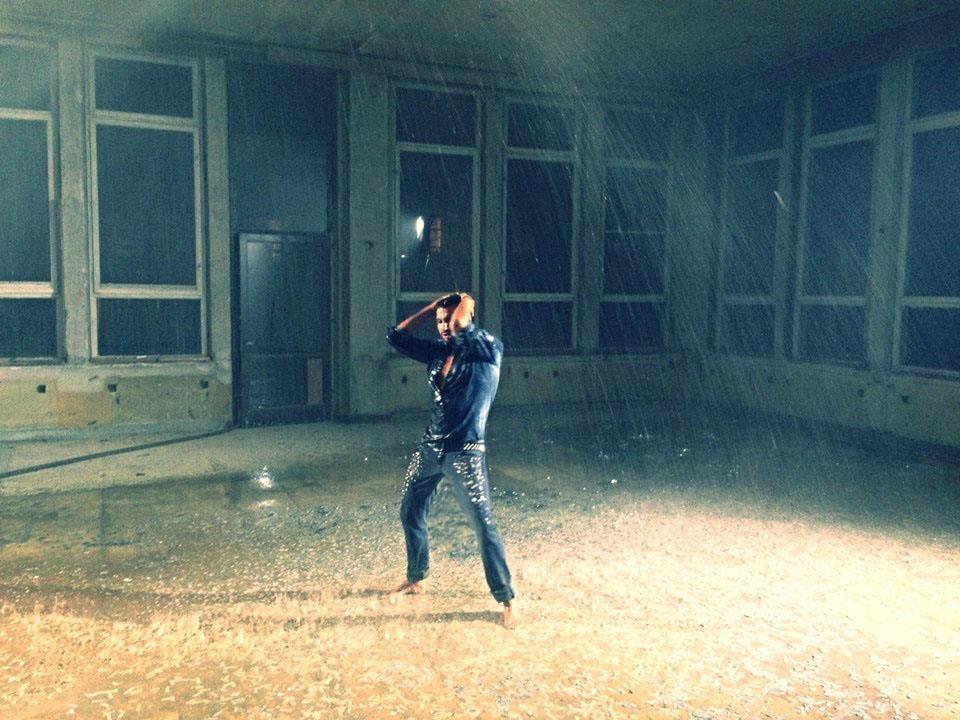УОУ! Азис с по-тънка талия от Николета! Как го постигна? (Виж сравнителни снимки)