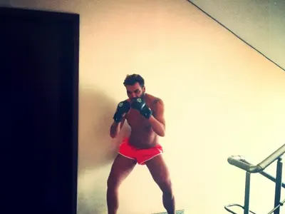 УОУ! Азис с по-тънка талия от Николета! Как го постигна? (Виж сравнителни снимки)