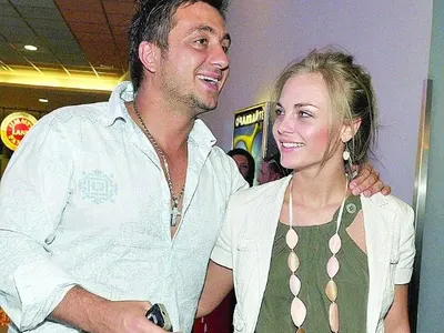 Надя на Коцето го търпи само заради парите! Виж как я глези с подаръци (СНИМКИ)