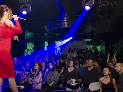 Какво става с Глория?! Певицата се запусна: напълня, косата й оредява (СНИМКИ)