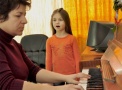 Експлоатира ли Слави малката Крисия?