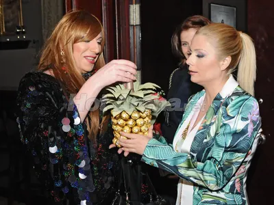 Бременна ли е Венета Райкова? (Отпусна двойна брадичка и коремче като в 5-ия месец)