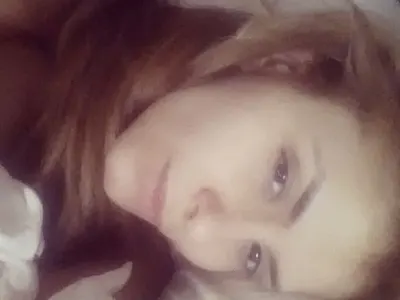 Под завивките! Гаджето на Анелия я снима в леглото! Харесва ли ви без грим? (НАТЮР СНИМКИ)