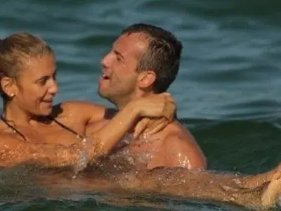 Под завивките! Гаджето на Анелия я снима в леглото! Харесва ли ви без грим? (НАТЮР СНИМКИ)