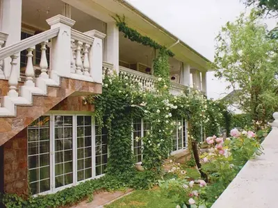 Топ 3 на най-яките и луксозни домове на родните звезди (СНИМКИ)