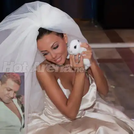 Лъснаха ЕКСКЛУЗИВНИ снимки от сватбата на Николета (Вижте скандални кадри)