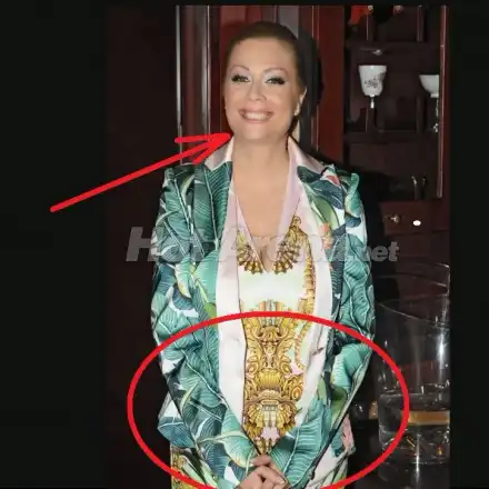 Бременна ли е Венета Райкова? (Отпусна двойна брадичка и коремче като в 5-ия месец)