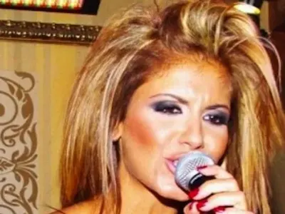 Очевидец: Анелия е обезобразена! Изду джуки, прилича на ужилена! (Разказ на фен)