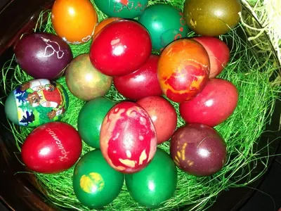 На Великден: Николета вири крака, Алисия пише приказни яйца (Виж мързела и идеите на звездите в СНИМКИ)