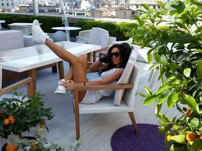 На Великден: Николета вири крака, Алисия пише приказни яйца (Виж мързела и идеите на звездите в СНИМКИ)