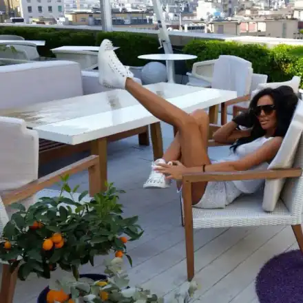 На Великден: Николета вири крака, Алисия пише приказни яйца (Виж мързела и идеите на звездите в СНИМКИ)