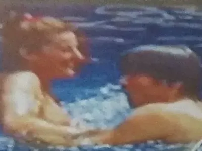 НА ПОКАЗ! Вдовиците на МАФИЯТА хвърлят дрехи и задръжки по екзотични плажове (Уникални НУДИ снимки)