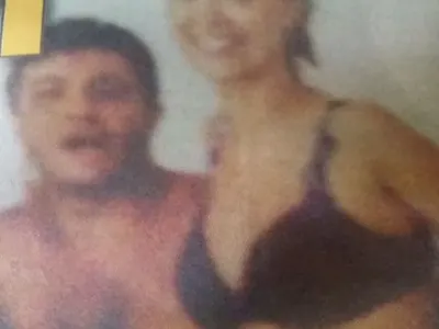 НА ПОКАЗ! Вдовиците на МАФИЯТА хвърлят дрехи и задръжки по екзотични плажове (Уникални НУДИ снимки)