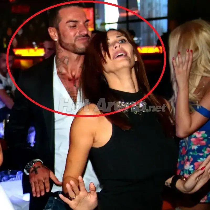 НОВА ДВОЙКА? Благо Георгиев заби провалената годеница на Сираков (Снимки как се свалят)