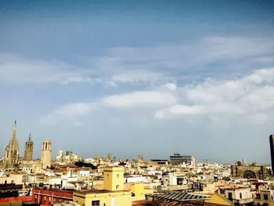 УНИЖЕНИЕ! Докато Иван води Ирина по чужбина, Вихра джитка с тротинетка (СНИМКИ)