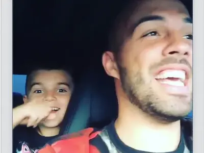 Големи СЛАДУРИ! Ники и малък Валерко истински се забавляват на път! (ВИЖ ГИ)