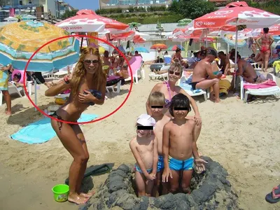 СРАМ! Гримьорката на Николета с тотална излагация на плажа! (ФОТО ФАКТИ в галерия)