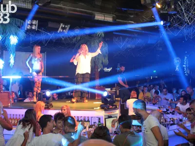 Весна Змиянац показа как се прави! Изпълни Club33 до краен предел с почитатели и звезди