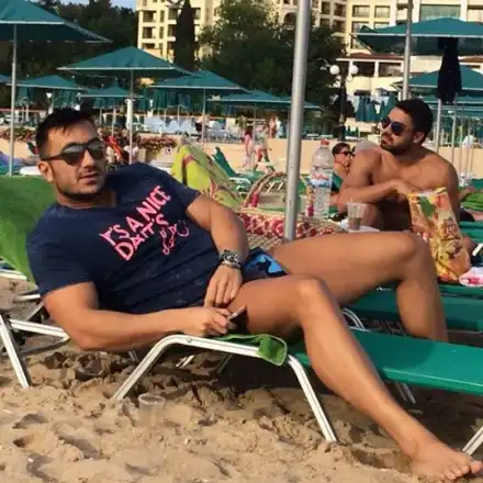 Как издържа Надя с вечно къркания Коце на море? (СНИМКИ от запоите му)