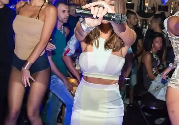 Алисия забрани да я снимат в лице, обезобразена от ботокс