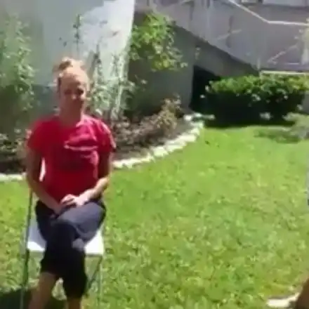 Анелия пищи като ОБЕЗУМЯЛА! Виж защо (Смешно видео)