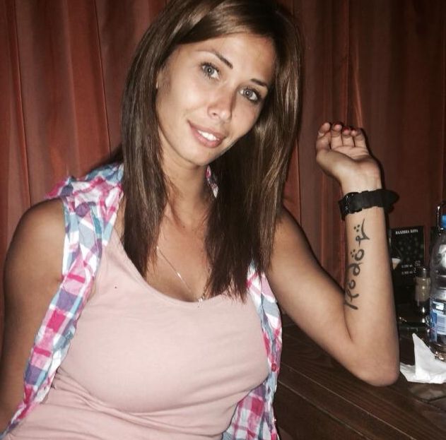 Любовницата на Благой Георгиев сама като куче! Бягат от нея като от дявол!
