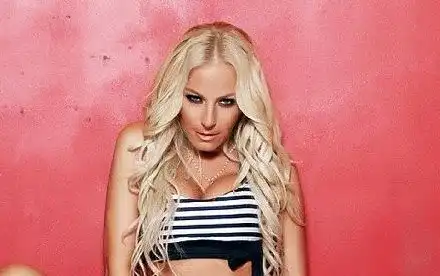 Палавница! Камелия си смъкна гащите! (ФОТО В ГАЛЕРИЯ)