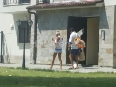 ФОТОРЕПОРТАЖ: Камелия и Цветин пак палуват на морето! ЕКСКЛУЗИВНИ ПАПАРАШКИ снимки от хотела)