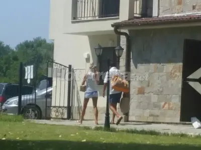 ФОТОРЕПОРТАЖ: Камелия и Цветин пак палуват на морето! ЕКСКЛУЗИВНИ ПАПАРАШКИ снимки от хотела)