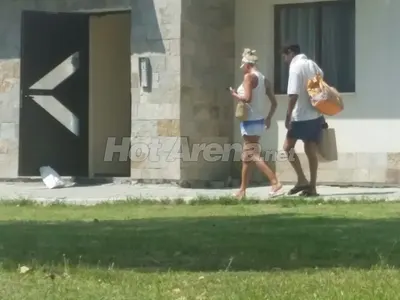 ФОТОРЕПОРТАЖ: Камелия и Цветин пак палуват на морето! ЕКСКЛУЗИВНИ ПАПАРАШКИ снимки от хотела)