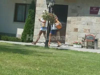 ФОТОРЕПОРТАЖ: Камелия и Цветин пак палуват на морето! ЕКСКЛУЗИВНИ ПАПАРАШКИ снимки от хотела)