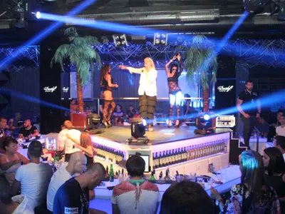 Весна Змиянац показа как се прави! Изпълни Club33 до краен предел с почитатели и звезди