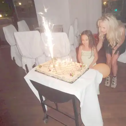 СТРАХОТНО ПАРТИ! Вижте СНИМКИ от рождения ден на Марая! Глезена като принцеса