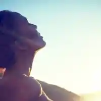 Силикони за милиони! Николета си направи НУДИ селфи сред природата! (Виж огромните й бомби)