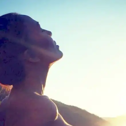 Силикони за милиони! Николета си направи НУДИ селфи сред природата! (Виж огромните й бомби)