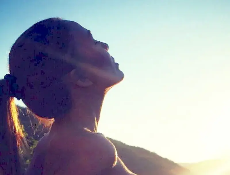 Силикони за милиони! Николета си направи НУДИ селфи сред природата! (Виж огромните й бомби)