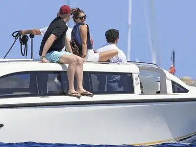 О, не!! Нина Добрев РАЗОЧАРОВА феновете с тяло по бански (СНИМКИ)