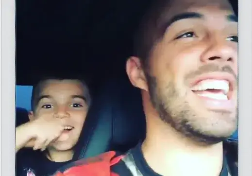 Големи СЛАДУРИ! Ники и малък Валерко истински се забавляват на път! (ВИЖ ГИ)