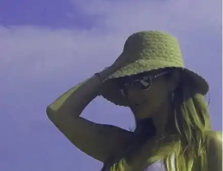 Глория показа суперско 41-годишно тяло! (Вижте го по бански в галерията)