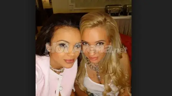 Ирена се оказа по-голяма кифла от сестра си Мария! (Виж префърцунените й СНИМКИ!)