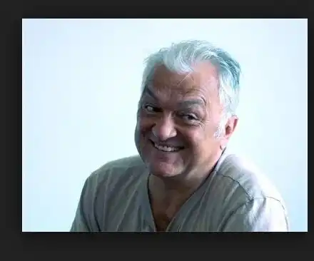 На 62 Сашо Диков влюбен до уши! (Хванаха го да прави джиджи-биджи на плажа)