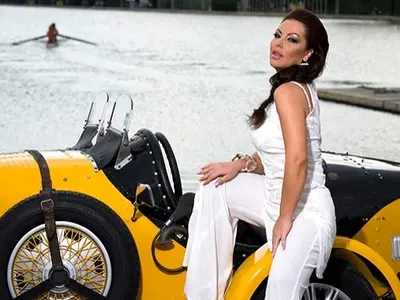 Страхотия! Ивана падна от ескалатора в мол (Ето какво се е случило)