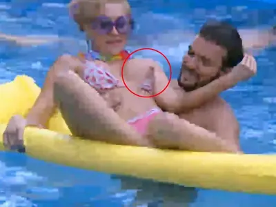 Мартин Мартинов се увърта около съблечената Кучкова (Тя му ги показа, снимка в галерията)